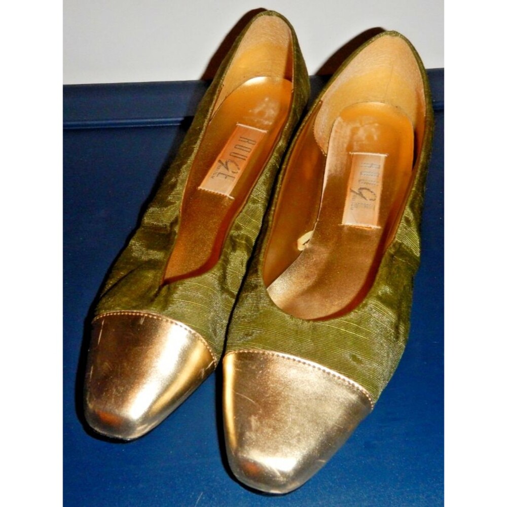 Rouge Womens 7.5 Olive Green Gold Cap Toe Pumps Low Heel Dress Shoes Vintage